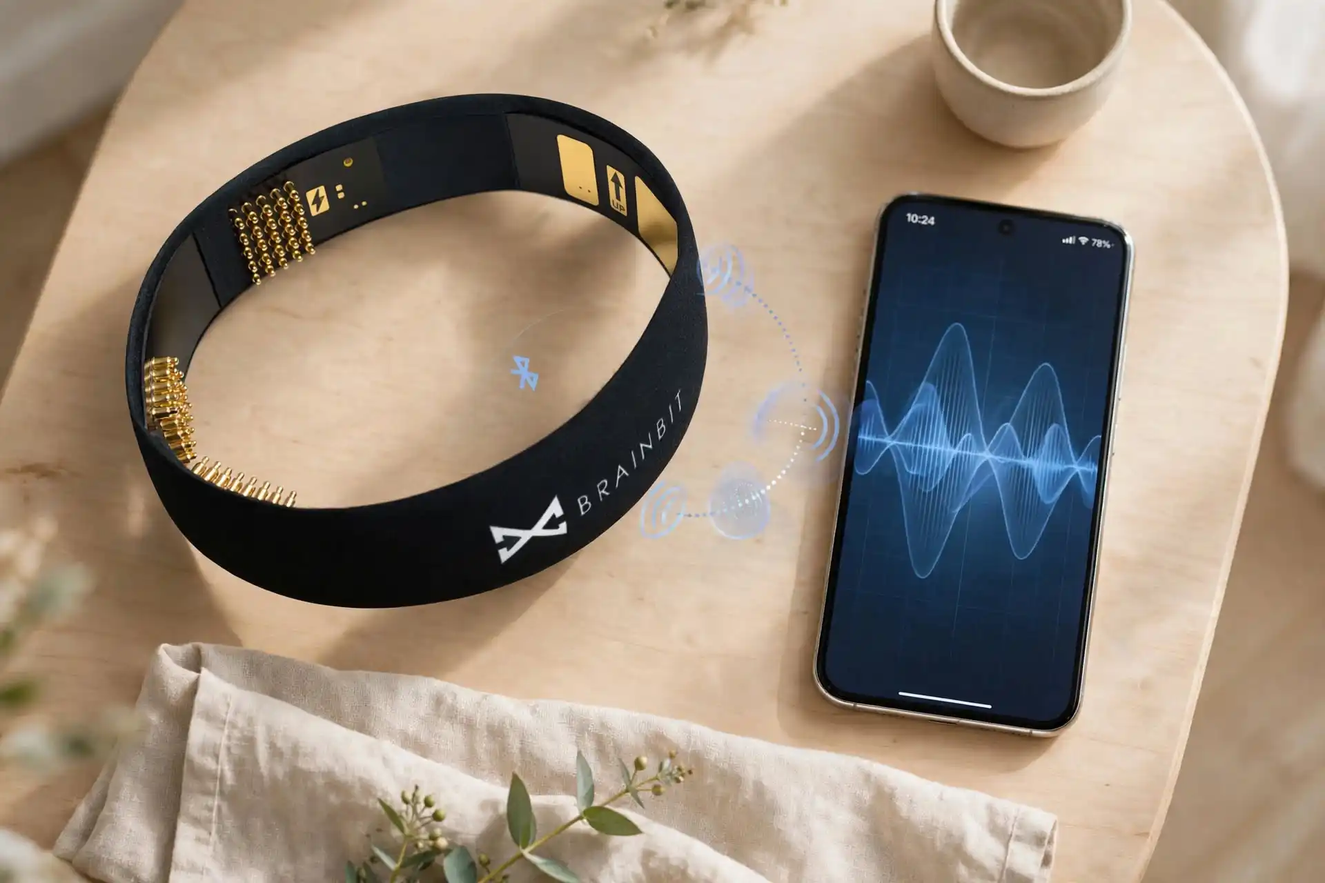 How a home EEG headset sends brainwave data to a phone app via Bluetooth