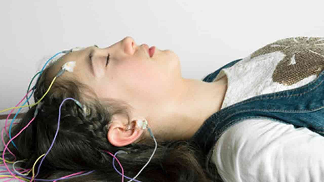 Neurofeedback training therapy for relaxation